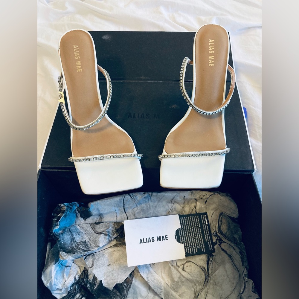 GOOD CONDITION Alias Mae Lexa White SIZE 8.5 (39) Crystal Stiletto Strappy Heels